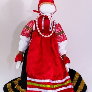 Кукла в народном сарафане
